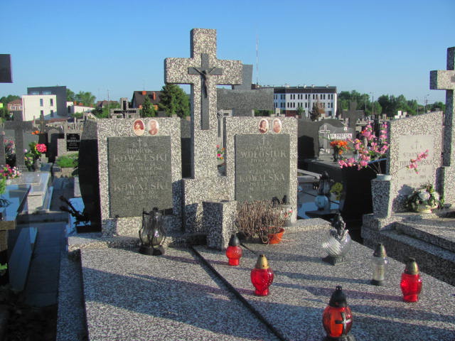 Grób Jan Kowalski