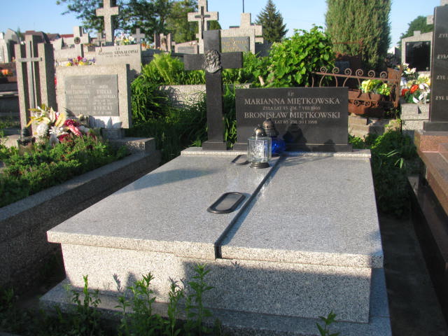 Grób Bronisław Miętkowski