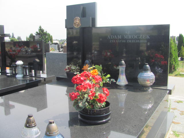 Grób Adam Mroczek
